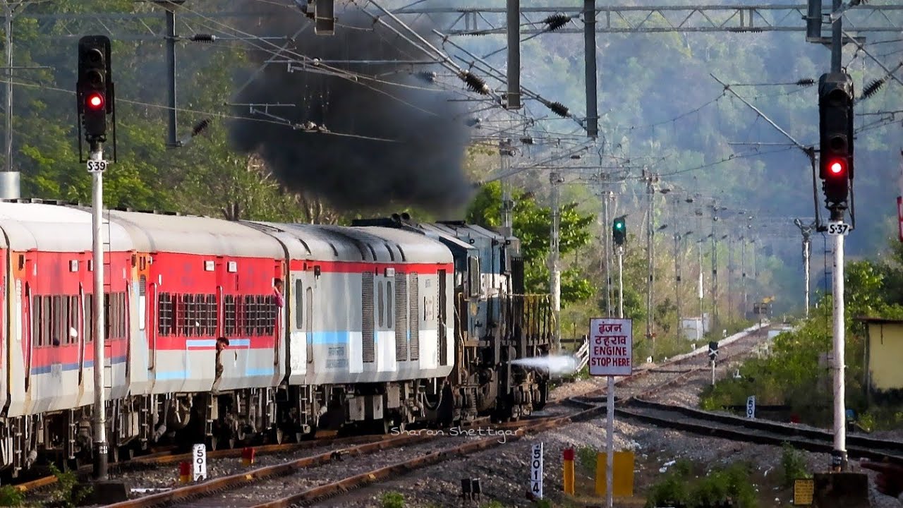 12978 Marusagar Superfast Express with WDM3D 11481 Departing Karwar | Konkan Railway
