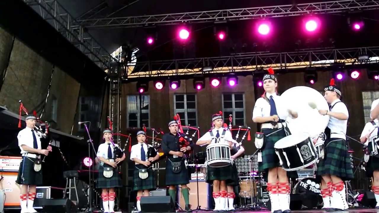 Częstochowa Pipes & Drums i Arkadiusz Powolny - Dni i Noce Szczytna 2013 - Green Hills Of Tyrol