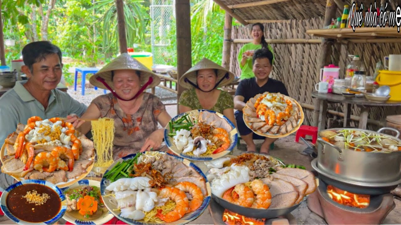Hủ Tiếu Mì Khô Trộn Hải Sản, Thịt Xá Xíu | Quán Ăn Sáng Gia Đình Miền Quê || Dry noodle soup