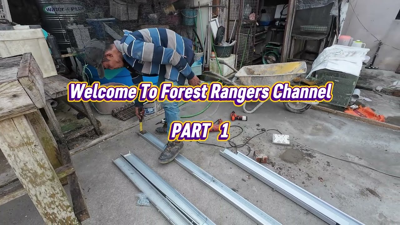 Buat Renovation Tempat Letak Kereta Menguna Steel Bar Dan Atap Spendek.