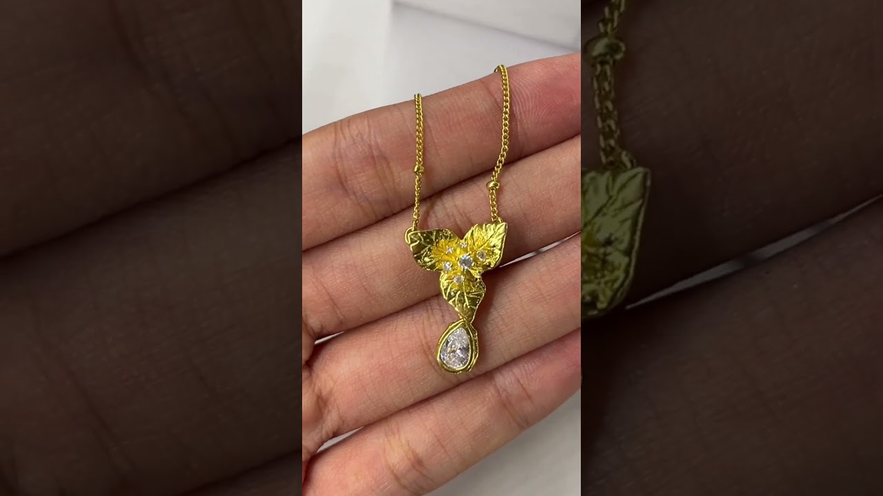 Elevate your look with the exquisite Bougenville Collection, now showcased at Gallery Samahita✨