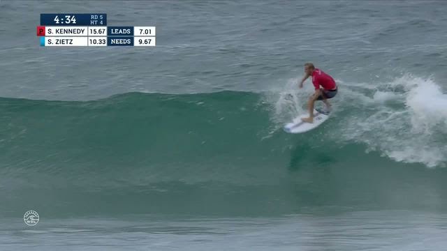 Stu Kennedy hacks up Snapper with 9.0 Ride - 2016 Quiksilver Pro Gold Coast