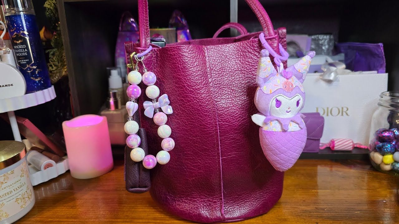 WHAT'S IN MY BAG? 💜👛 Portland Devan Bucket Tote