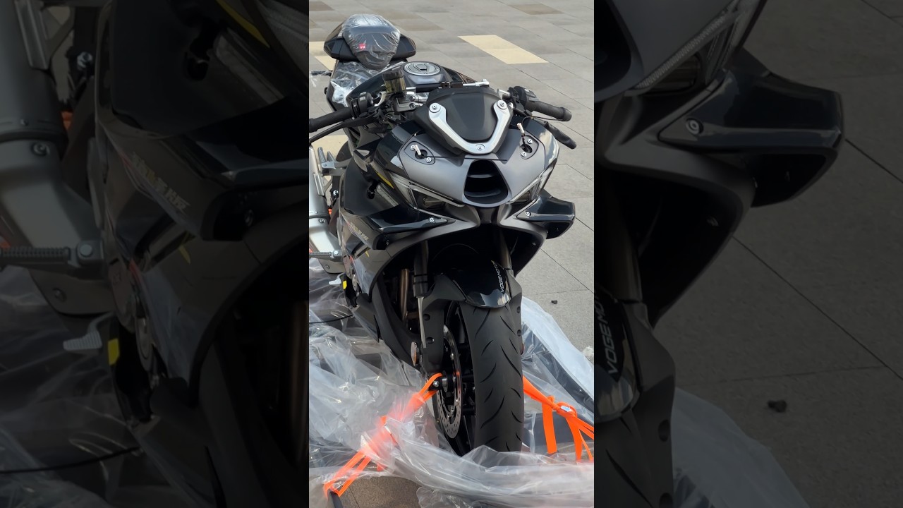 Unboxing Voge RR 500 S inline 4 cylinder Black Beast #vogerr500s #4cylinder #motorrad #automobile