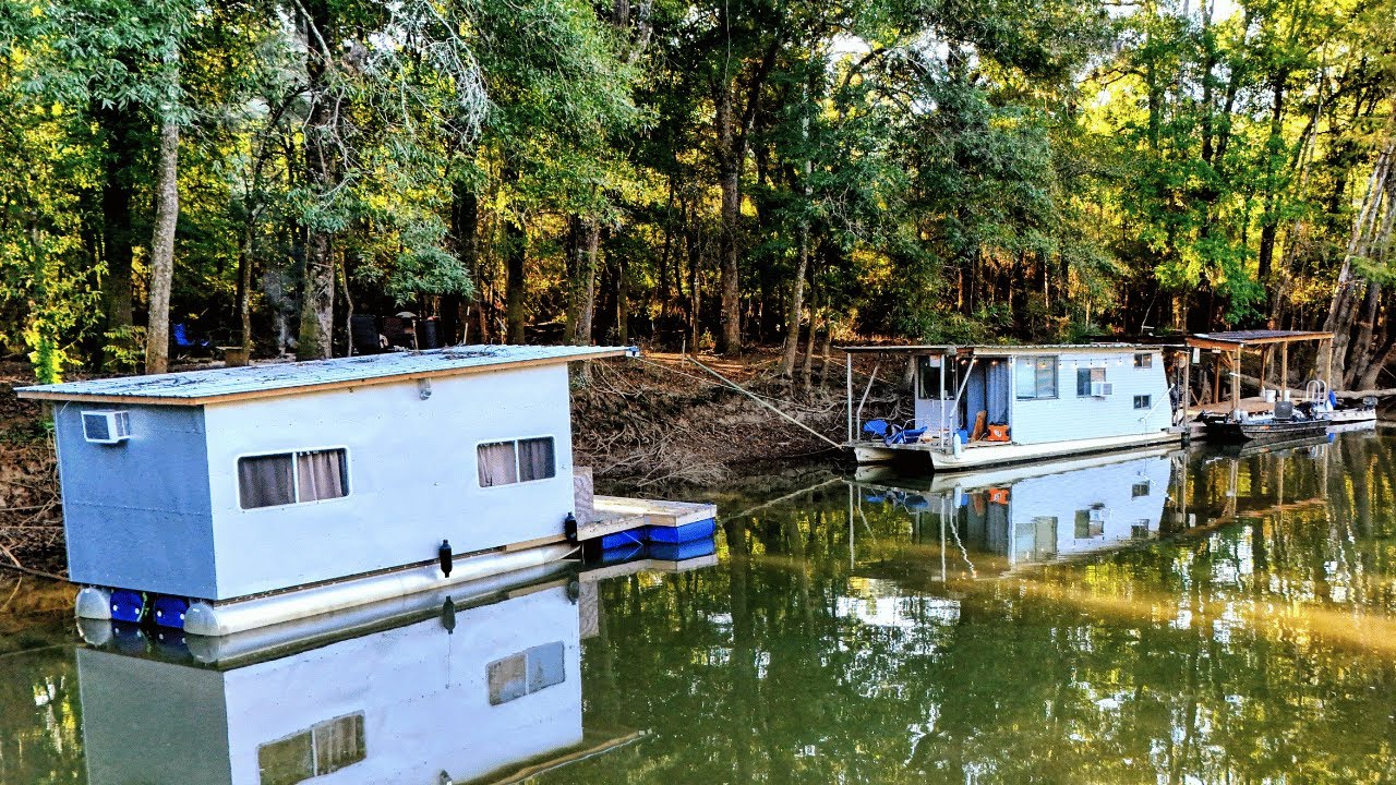 4-Day Houseboat Trip: Bow Hunting, Camping, Fishing