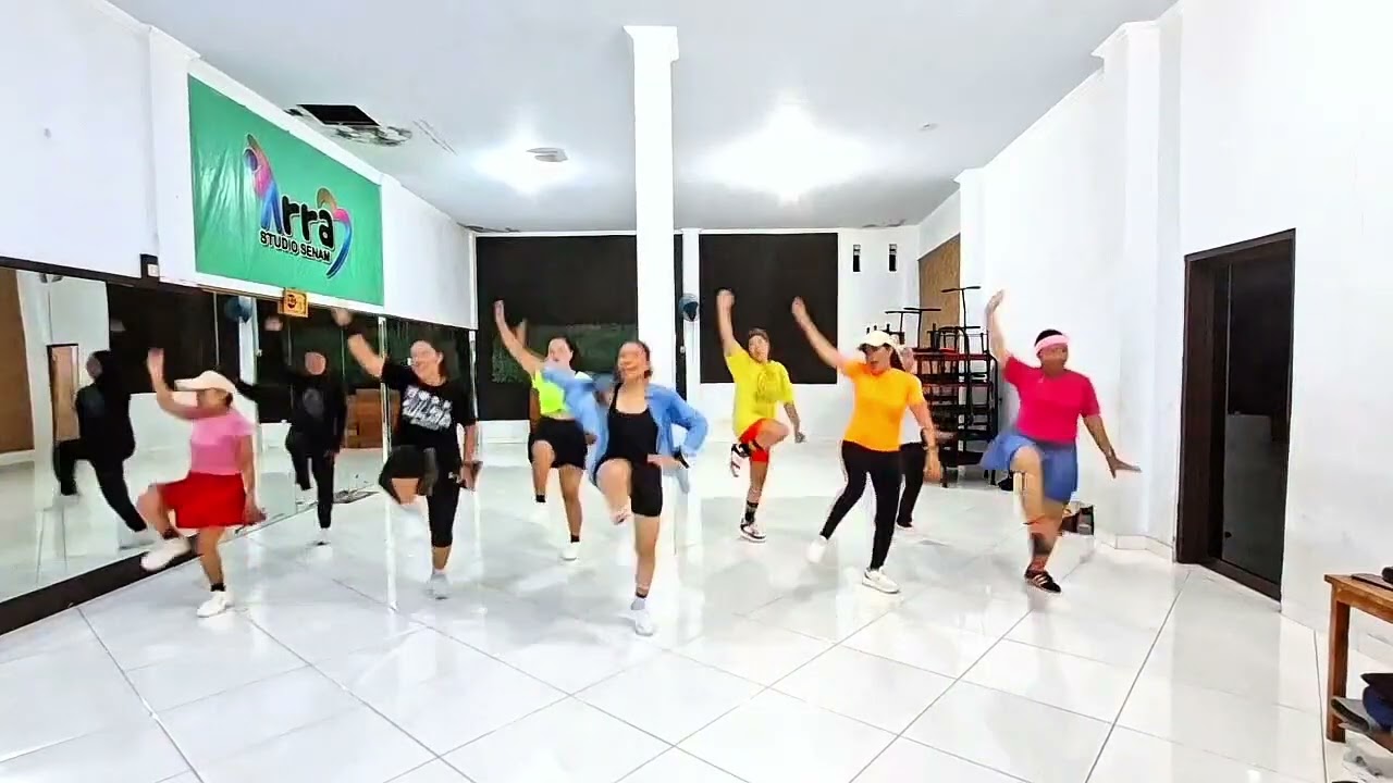 JARAN GOYANG//NELLA KHARISMA// KREASI//ZUMBA//GLOWFIT TEAM