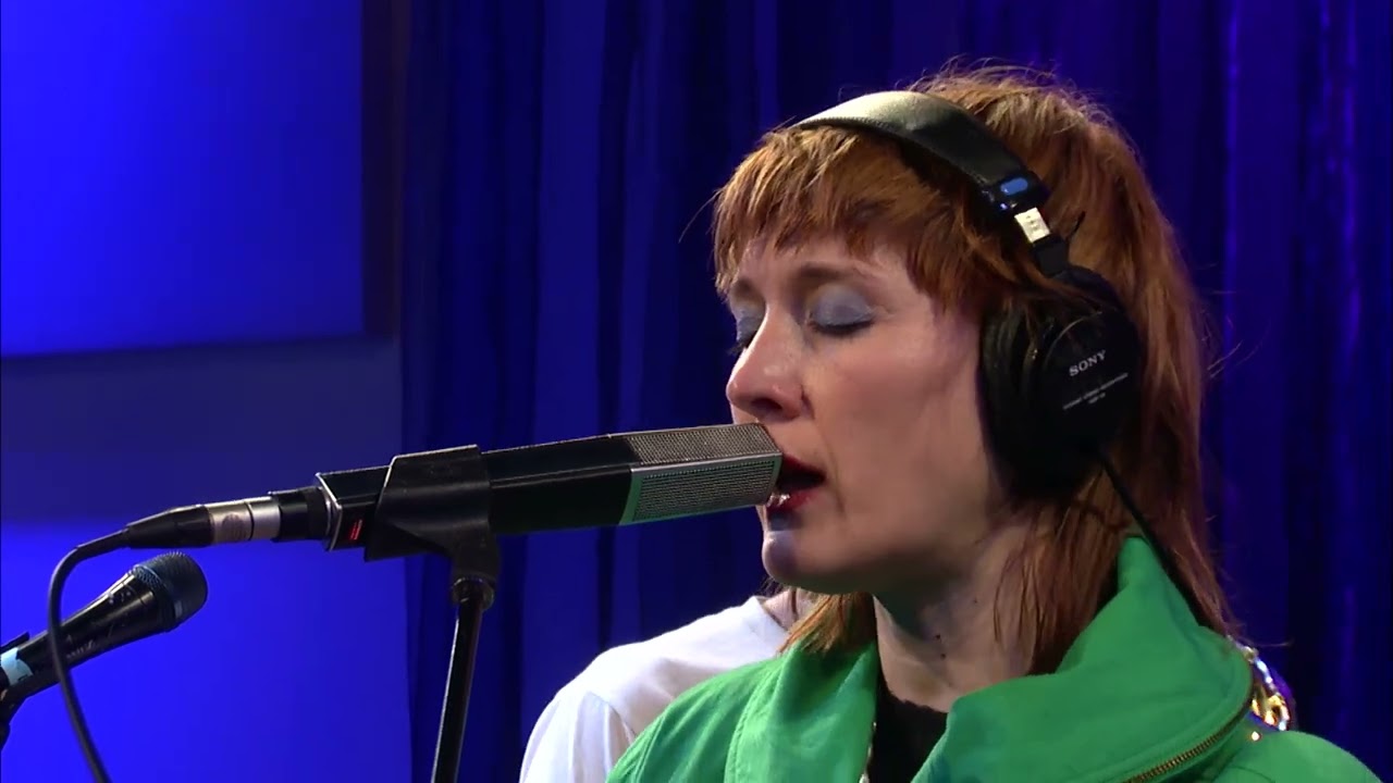 Cate Le Bon: French Boys