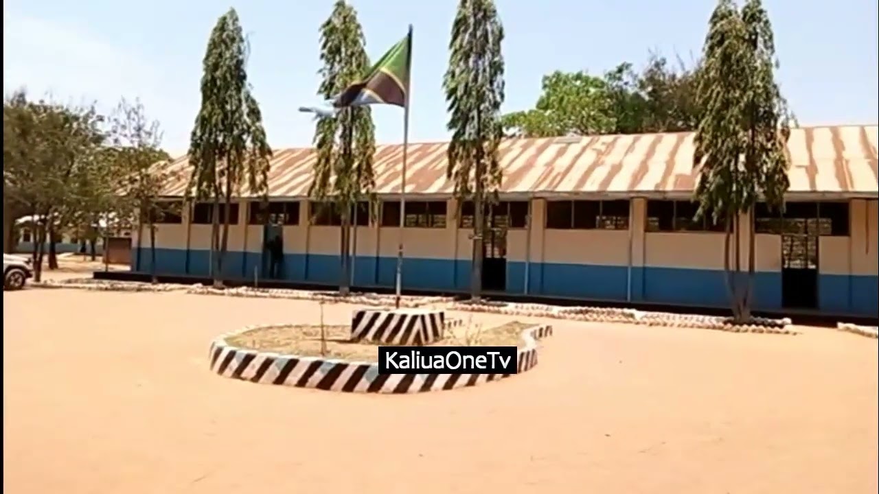 AHADI ALIYOITOA MBUNGE KWEZI SHULE YA SEC KAZAROHO.