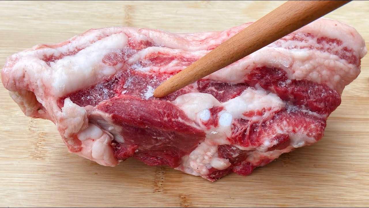 解冻肉，万不可直接用水泡，饭店大厨教我一招，吃起来和鲜肉一样