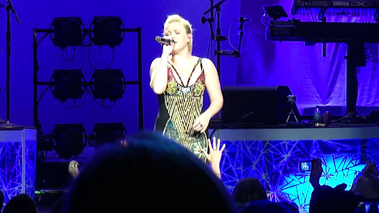Kelly Clarkson - Mr. Know It All/Miss Independent - Detroit, MI 8/10/12