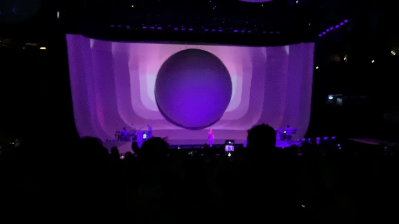 Ariana Grande Love Me Harder / Breathin Brooklyn Night 1