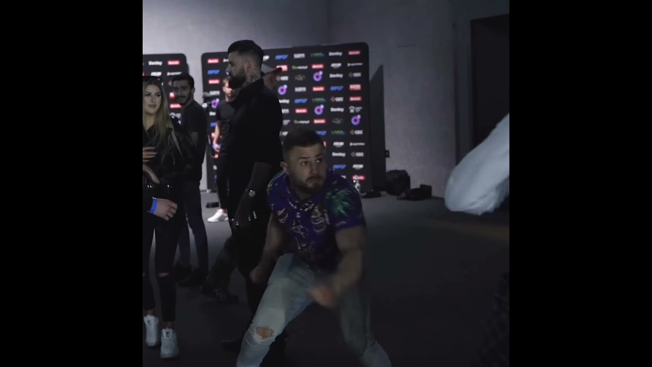 Amadeusz Ferrari dostaje bombę od Alana Kwiecińskiego (SLOW MOTION)
