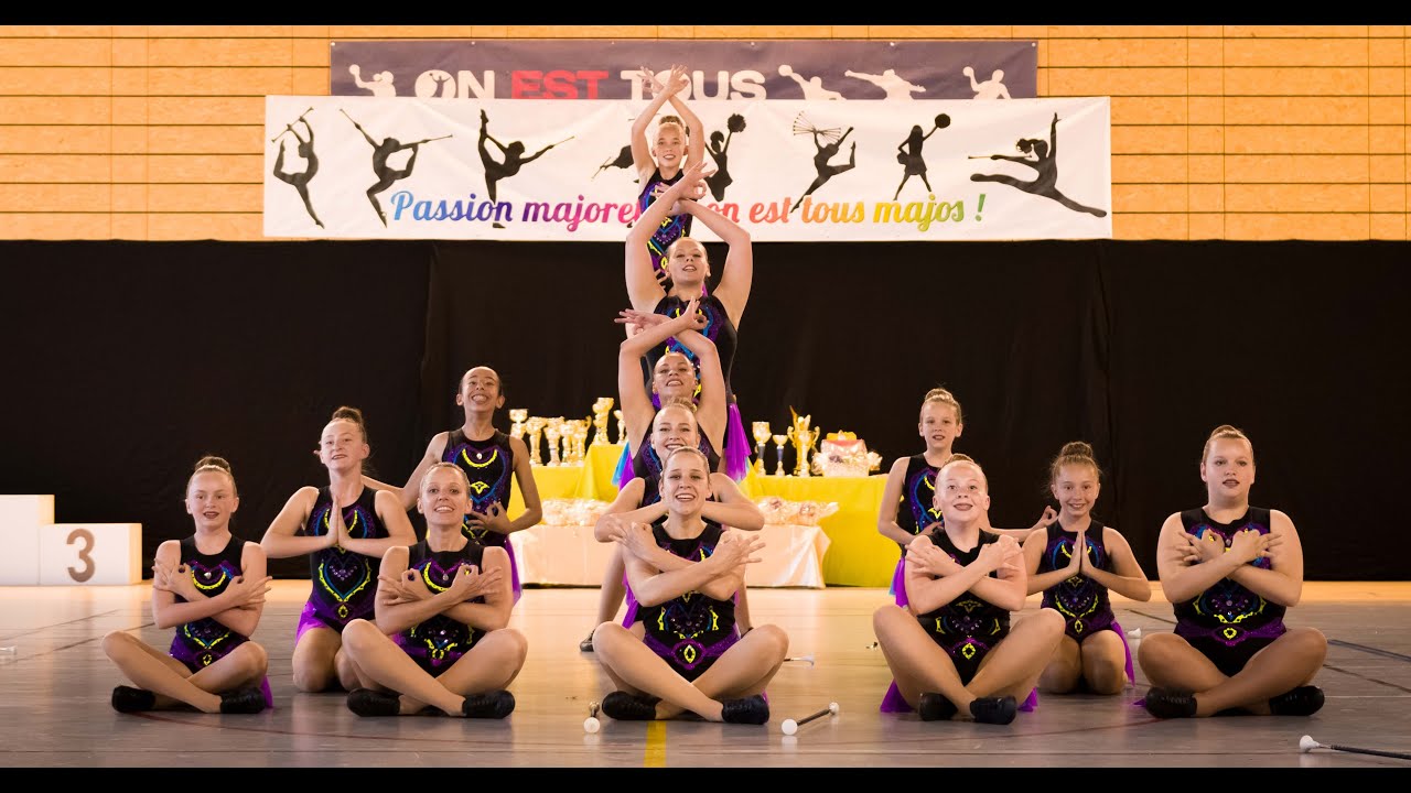 Les batons du castellas ~ Danse groupe pour le festival de l’AFMF