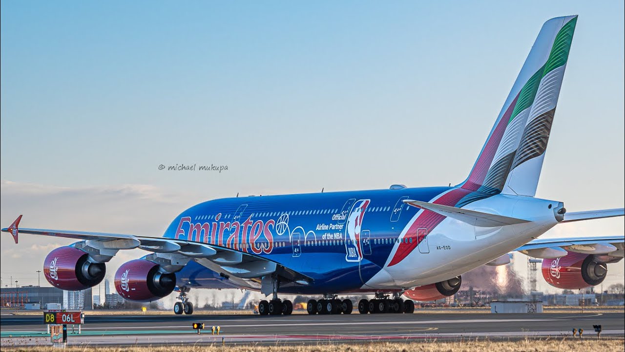 Emirates NBA a380 super heavy landing in Toronto