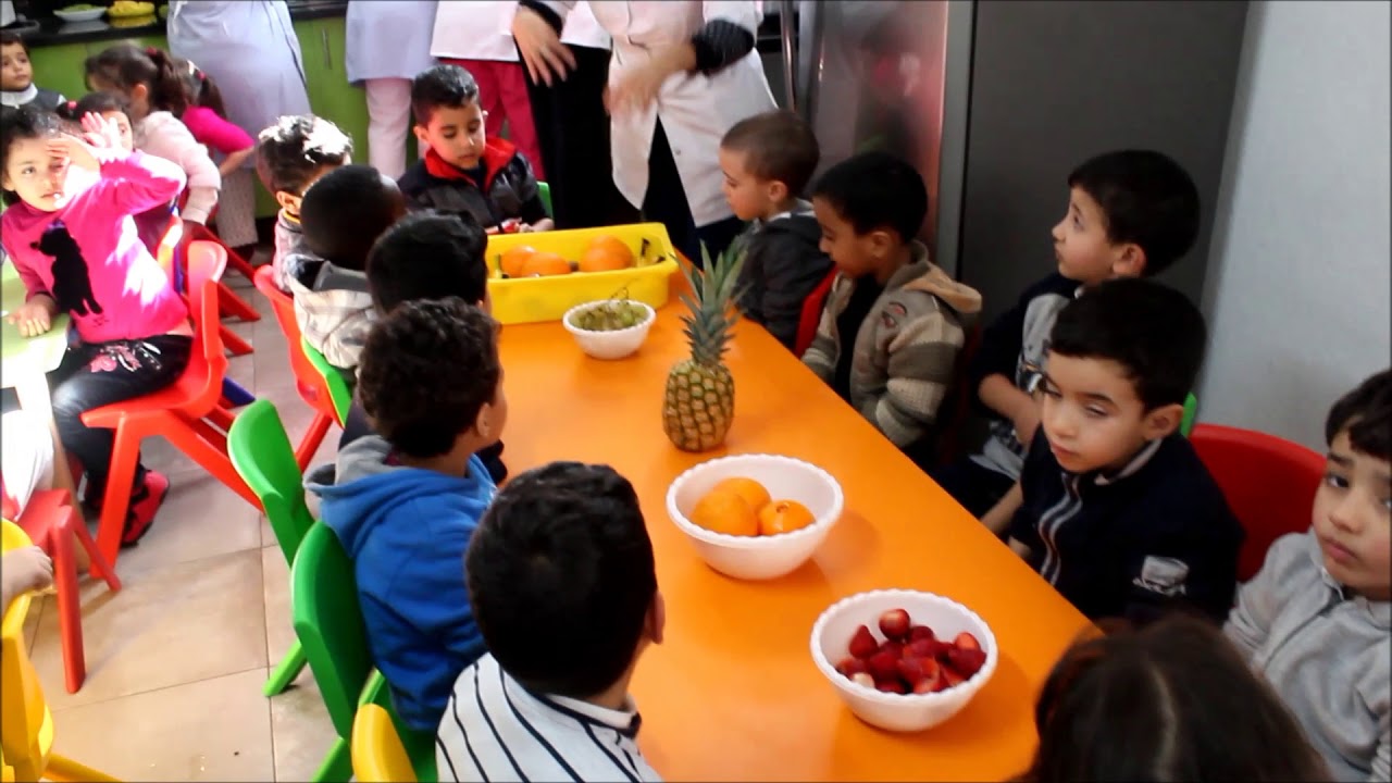 Préparation de la salade de fruits, Maternelle Jean Jaures.