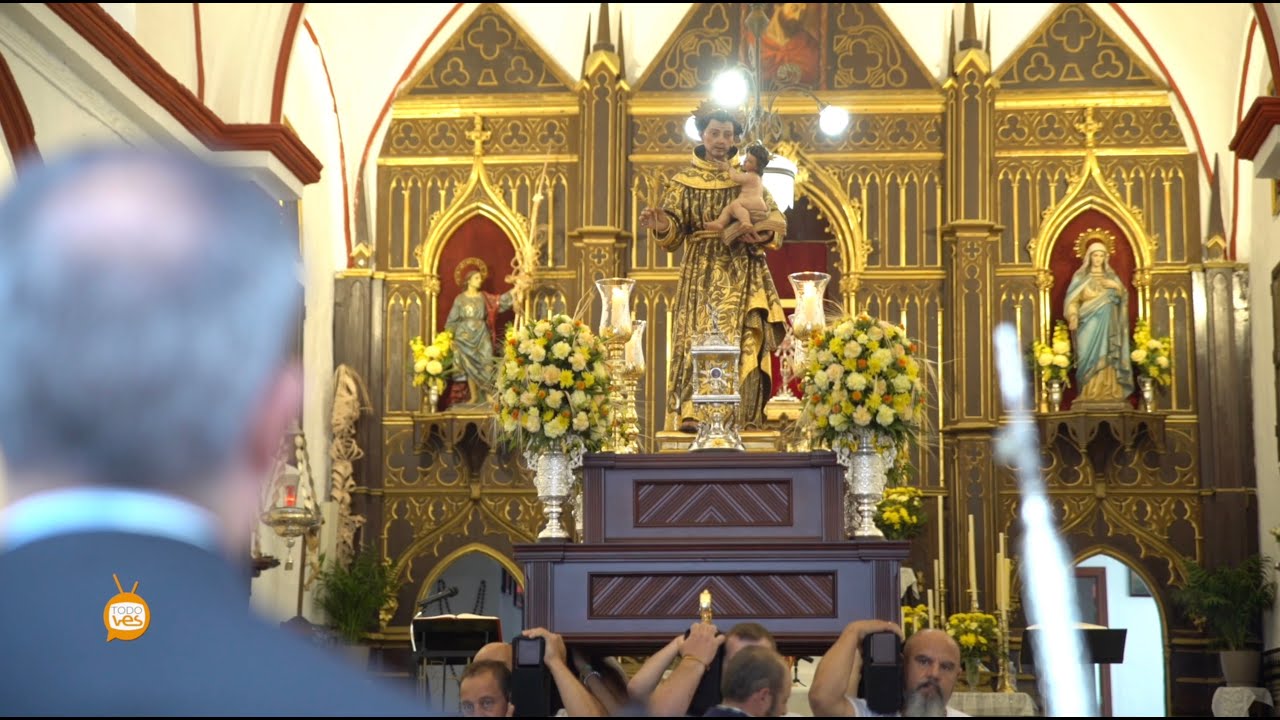 San Antonio de Padua procesiona por las calles de Ubrique.