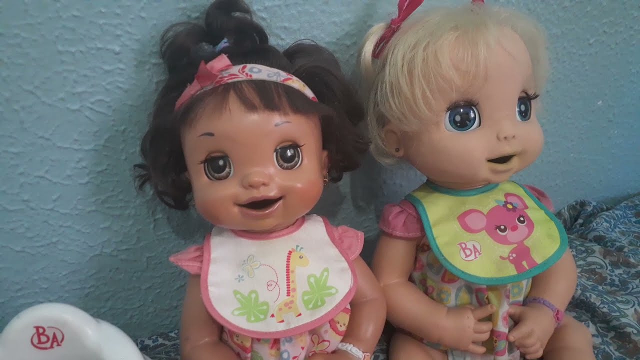 comparando as baby alive linda surpresa e hora do troninho