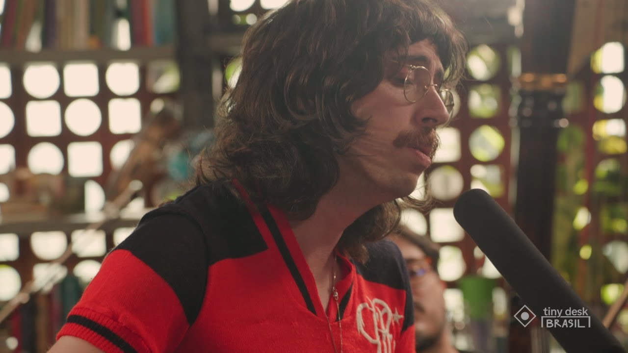 Tim Bernardes : Tiny Desk Brasil