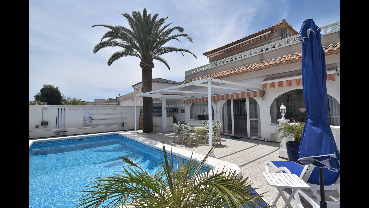 Wonderful Mediterranean Villa|  Pool | For Sale | 4 Bathrooms | 5 Bedrooms | Los Balcones | Alicante