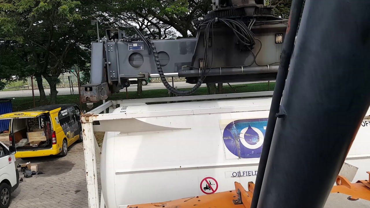 KALMAR Model DRT450 Testing after install New Twist Lock