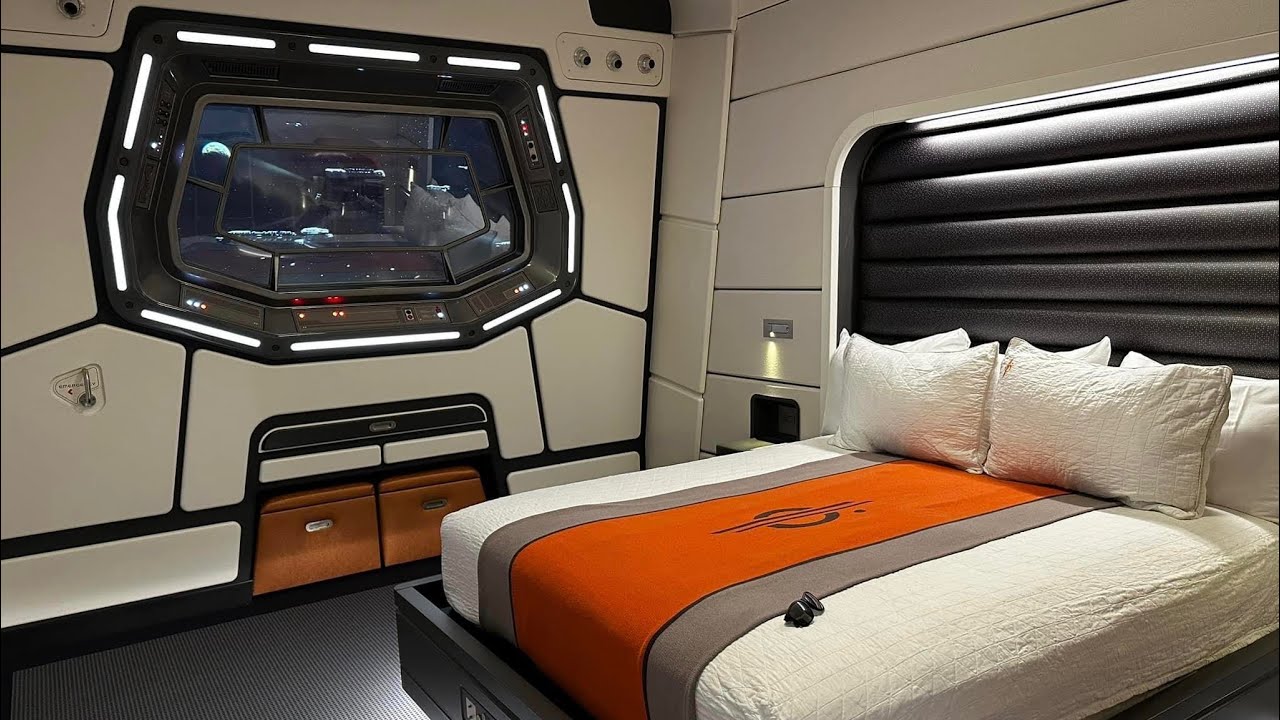 Star Wars: Galactic Starcruiser Two Bedroom Grand Captain’s Suite