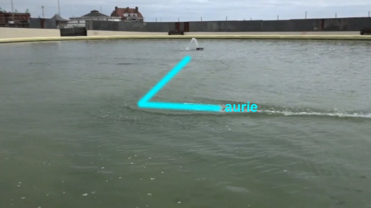 UDI 908 Model Speedboat 'Double-Leap' out of water - Stunts