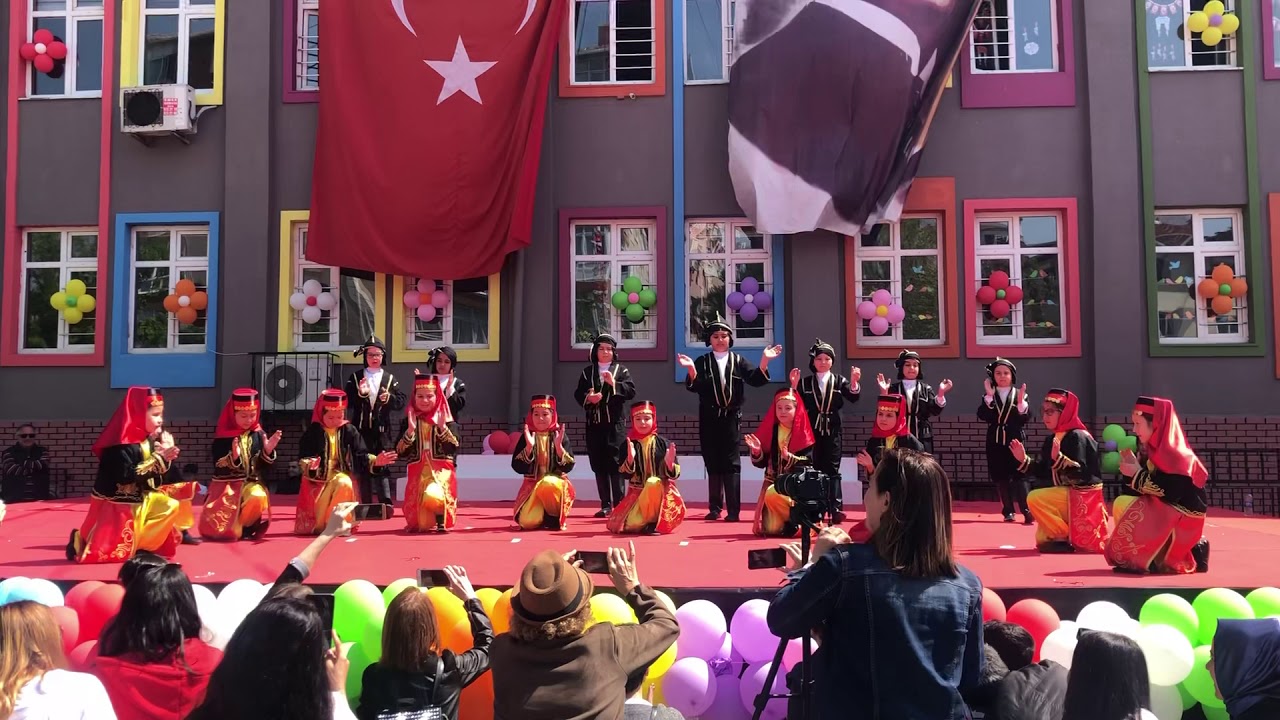 23 Nisan 3.sınıf Artvin yöresi halk oyunları gösterisi