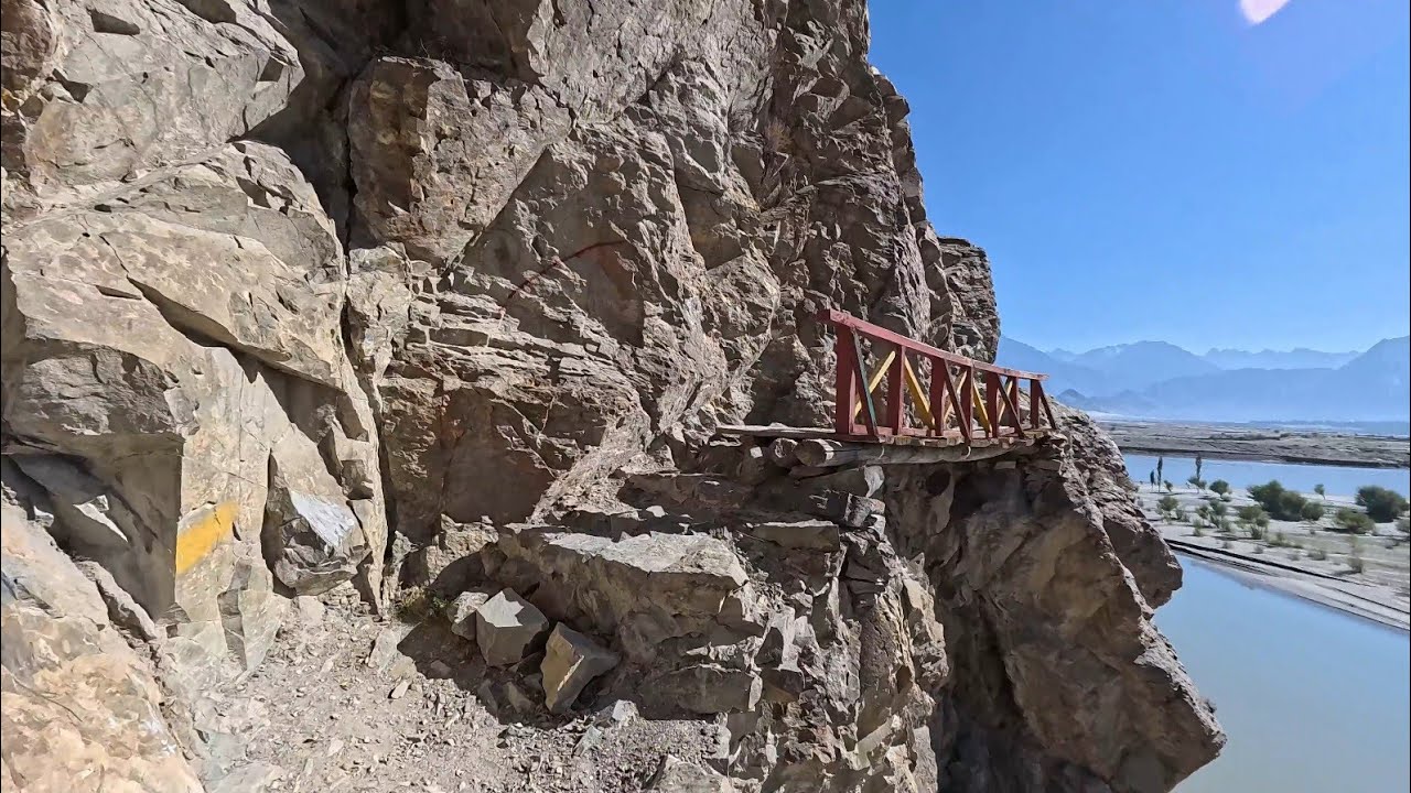 Crazy foot trails along the Indus River!🇵🇰