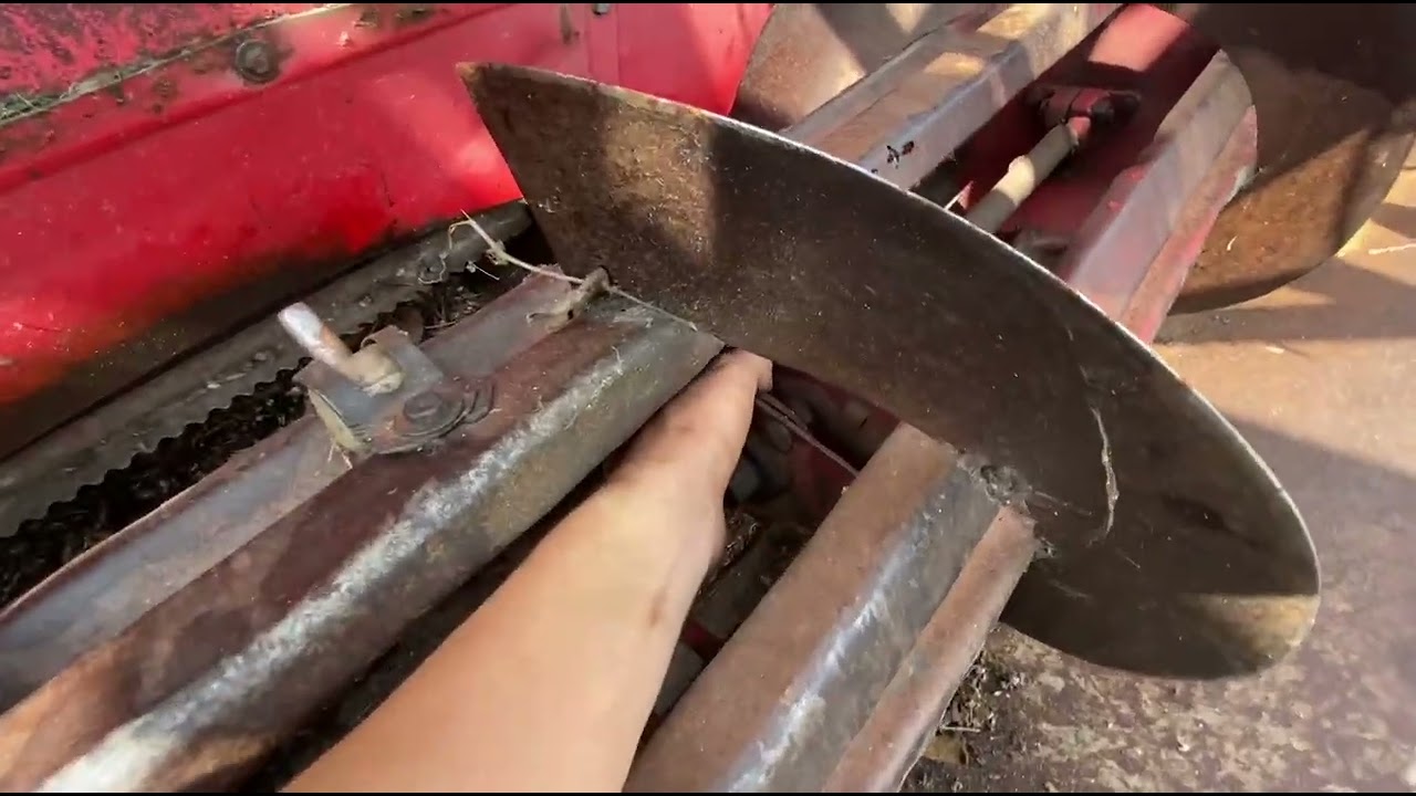 Як зняти шнек жатки комбайна Massey Ferguson 87-186