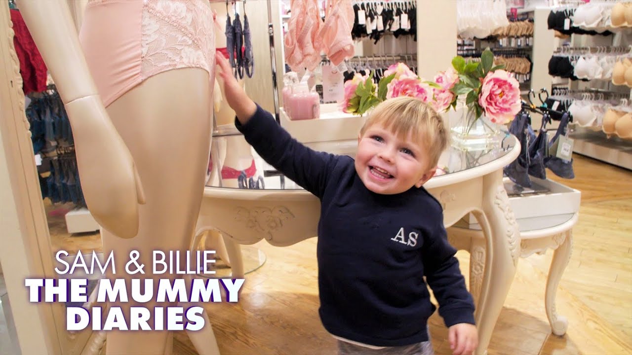 Arthur Can't Keep His Hands to Himself 🤭 | The Mummy Diaries