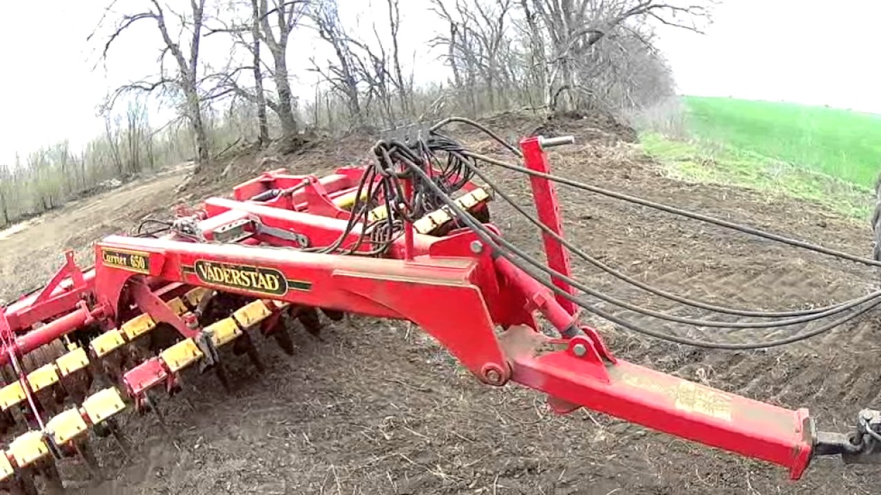 VADERSTAD и New Holland T8040 дискую под посев подсолнечника