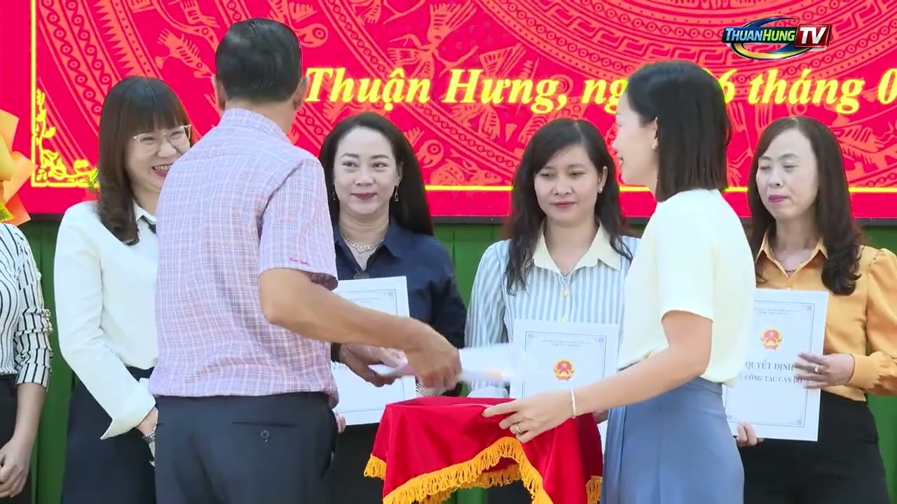 Phường Thuận Hưng - Lễ công bố các Quyết định về công tác cán bộ