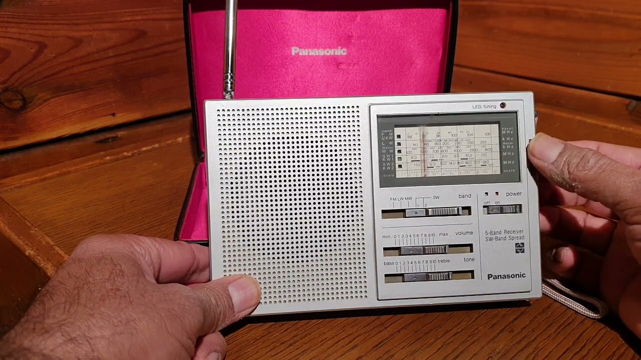 Panasonic RF-788L World Receiver from 1979 | FM & Short Wave Reception Test