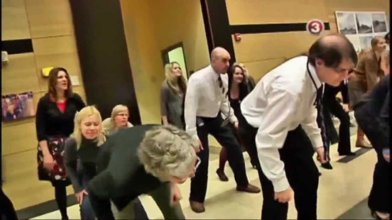 Lauris Reiniks ASV vēstniecības diplomātiem māca 
