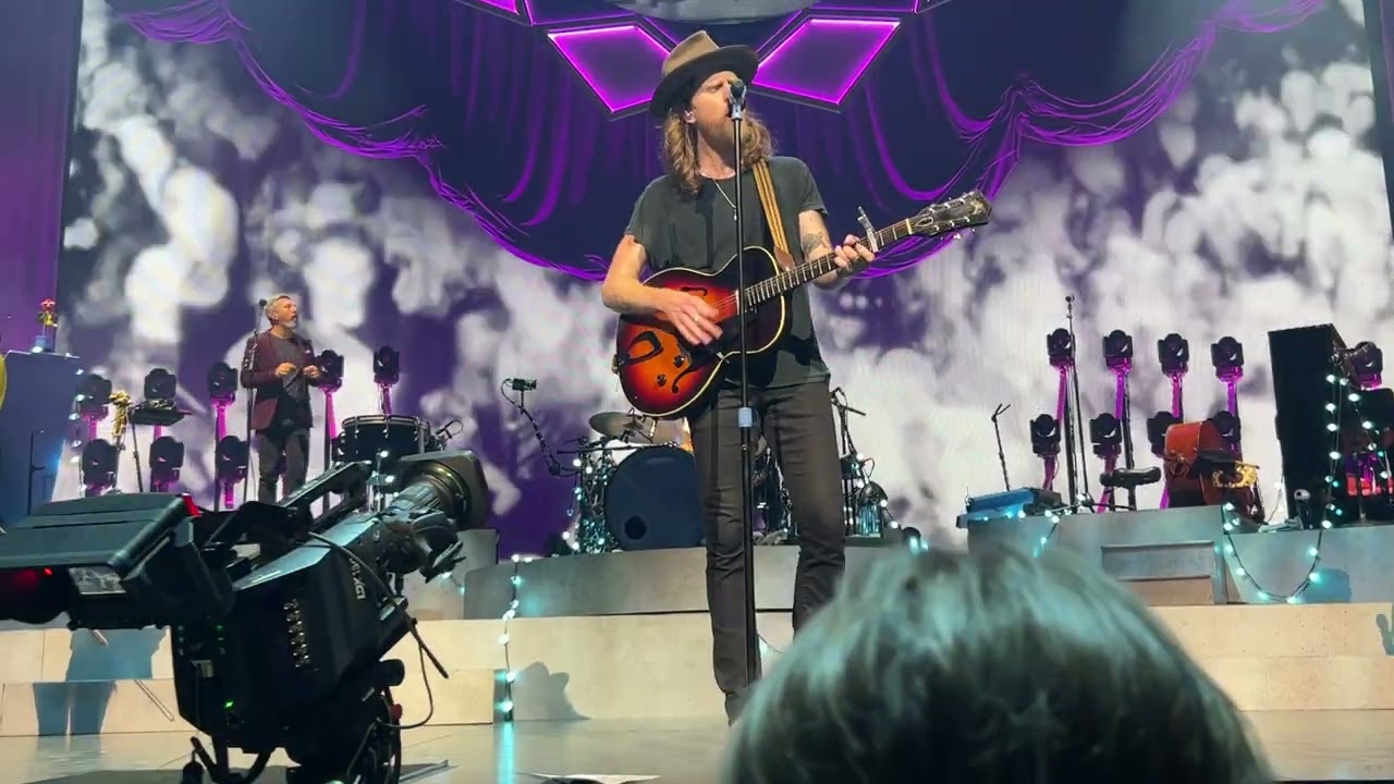 The Lumineers - Austin 2022 - 16 - Big Parade