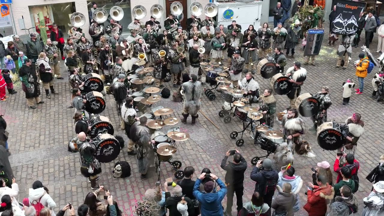 RüssSuuger Emmen Hirschenplatz Auftritt Rüüdig Samschtig | Luzerner Fasnacht 2024