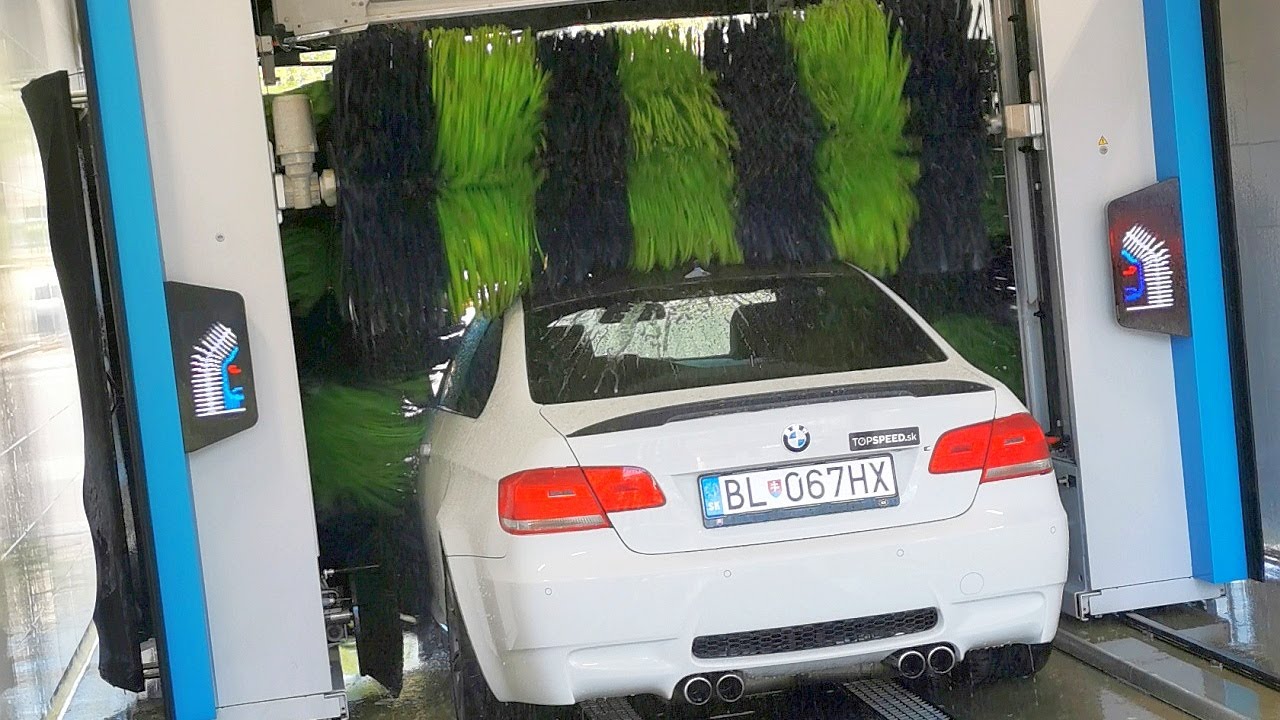 Prečo moderná autoumyvárka už karosériu nedoškriabe ako kedysi?