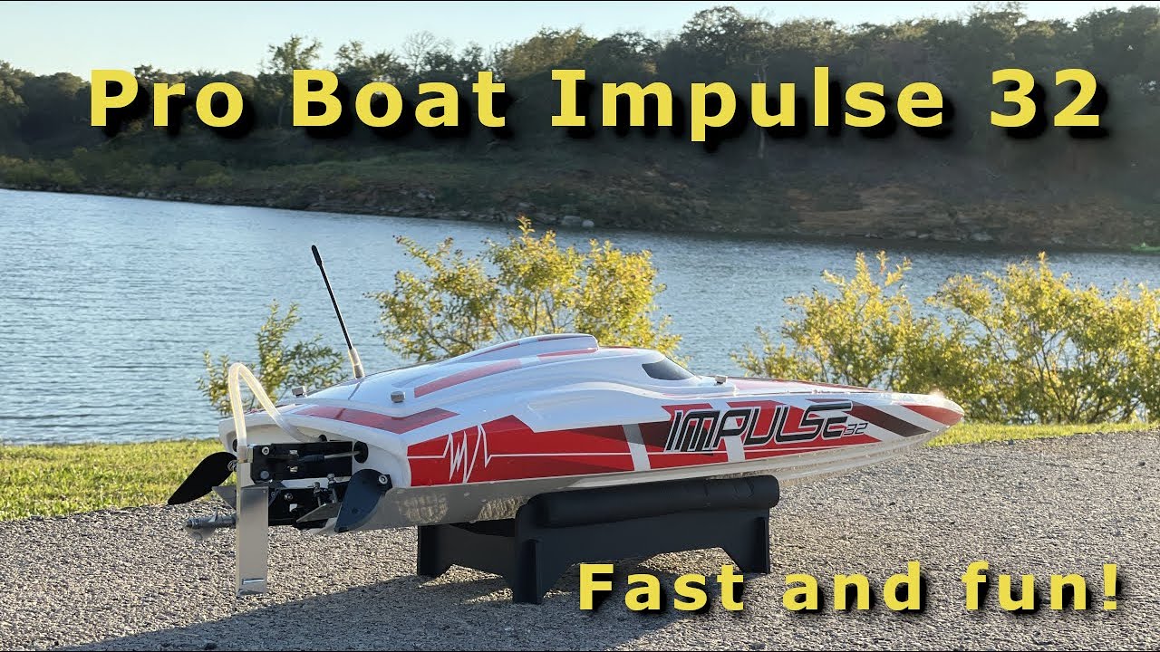Intro to the RC Pro Boat Impulse 32 - Hitting great speeds on the lake!