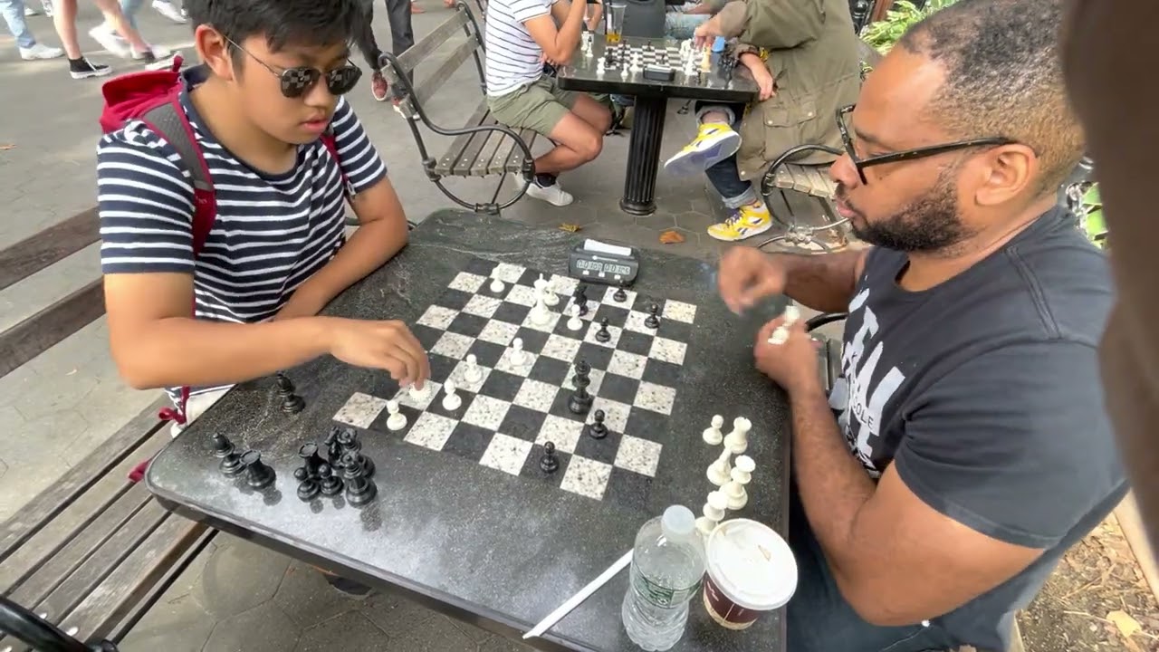 BLITZ CHESS AT ITS BEST EXREMELY FAST AND INTELIGENT CHESS GAME