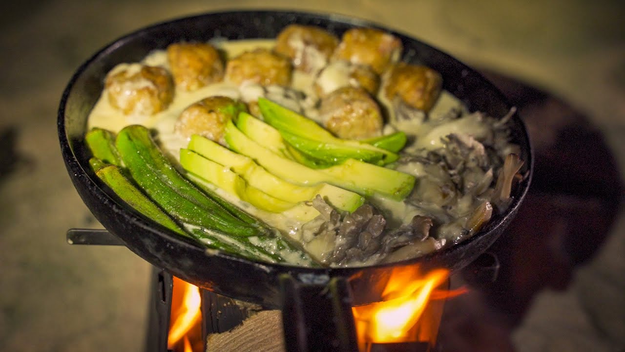 STORMY BEACH COOKOUT BEFORE A TYPHOON COMES / FIREBOX STOVE / PUUKKO / CHEESE MEET BALL HEAVEN