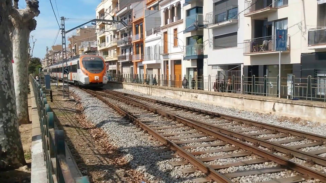 Rodalies 465-245M destino Maçanet-Massanes