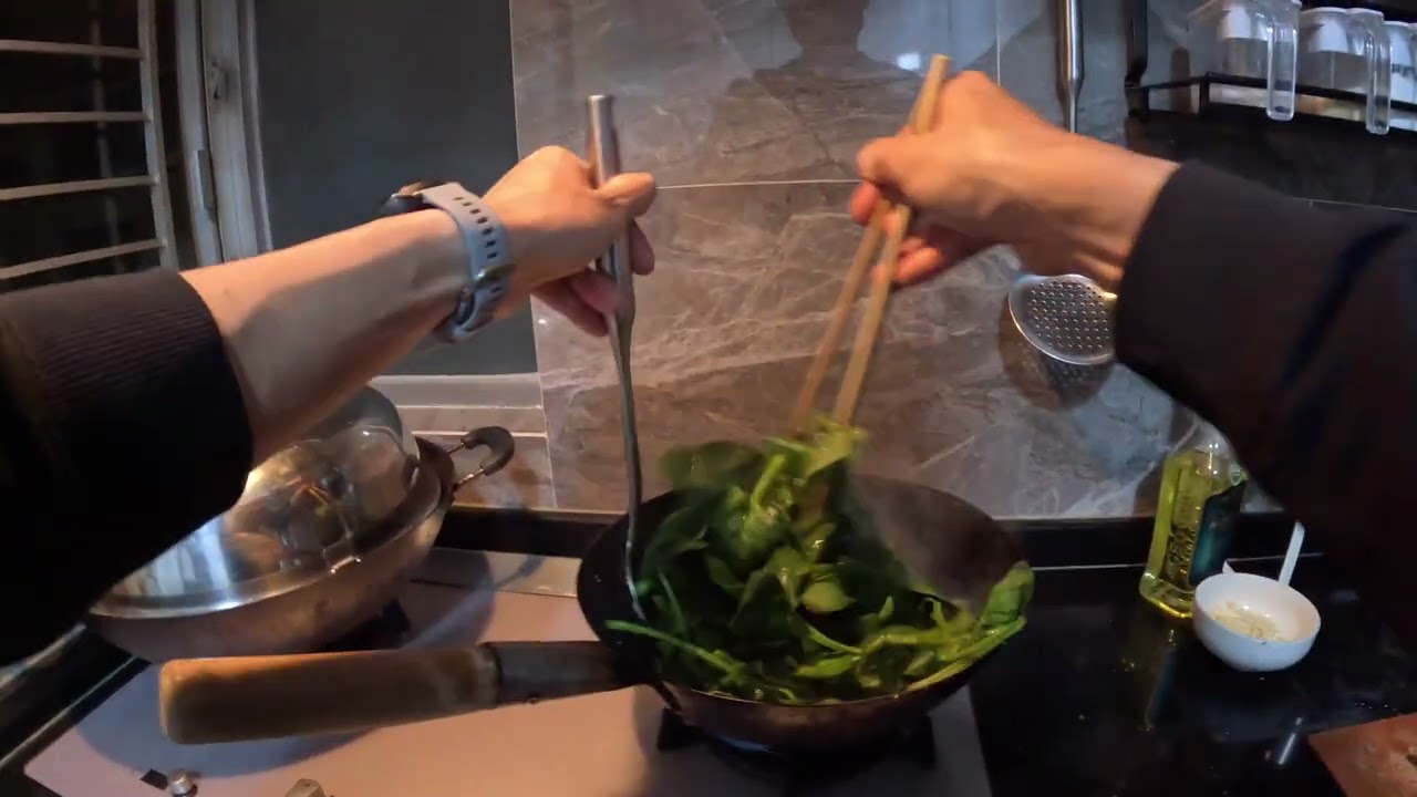 2026-1-9（晚）：我爸煮得好求其😑 蛋炒飯 + 蒜炒菠菜
