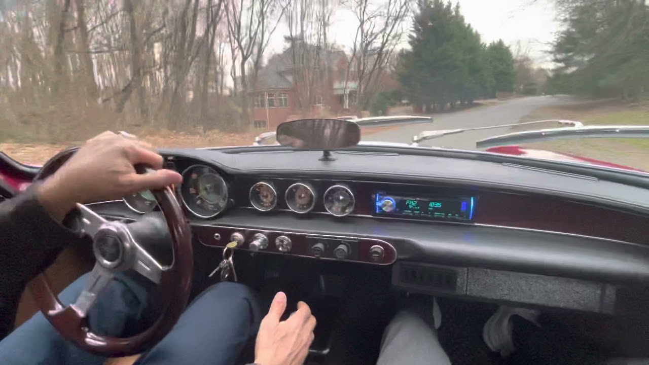1965 Volvo P1800S driving vid