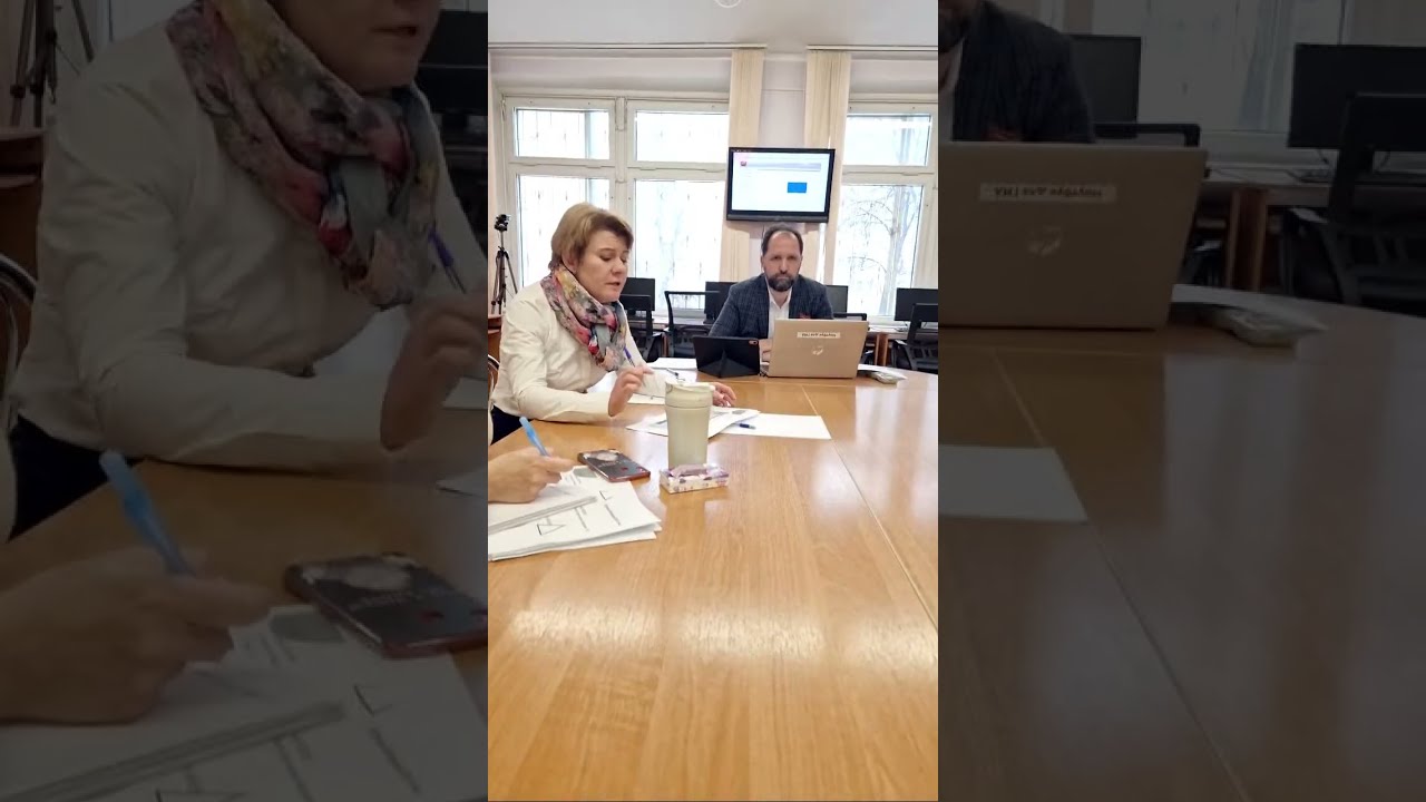 ДИРЕКТОР ЮРИСТ ЧИТАЕТ ФЗ 273, по  диагонали  😜 1 часть