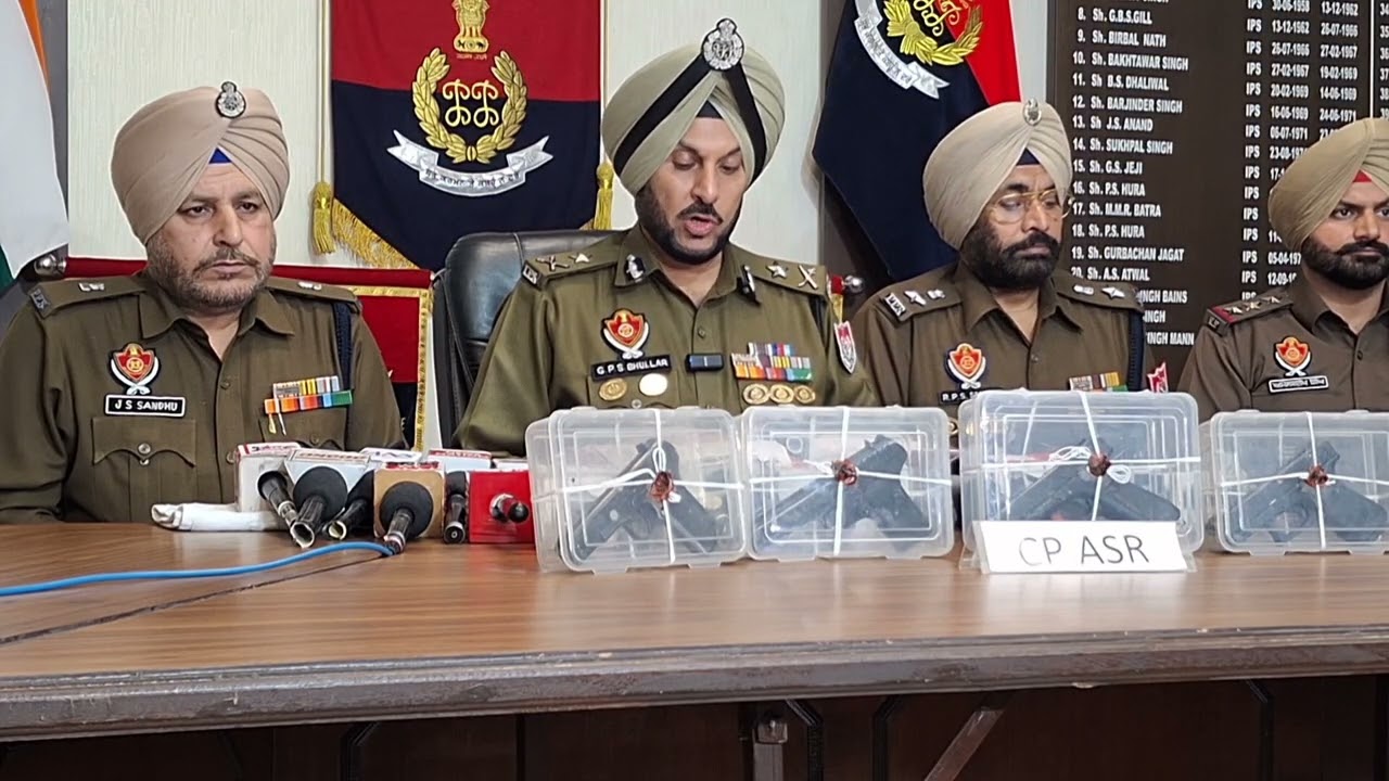 ਪਾਕਿਸਤਾਨੀਆਂ ਨੇ ਡਰੋਨ ਰਾਈ ਘੱਲੇ ਪੰਜ ਪਿਸਤੌਲਾਂ ਸਮੇਤ ਅੰਮ੍ਰਿਤਸਰ ਪੁਲਿਸ ਨੇ ਦੋ ਦੋਸ਼ੀ ਕੀਤੇ ਗ੍ਰਿਫਤਾਰ