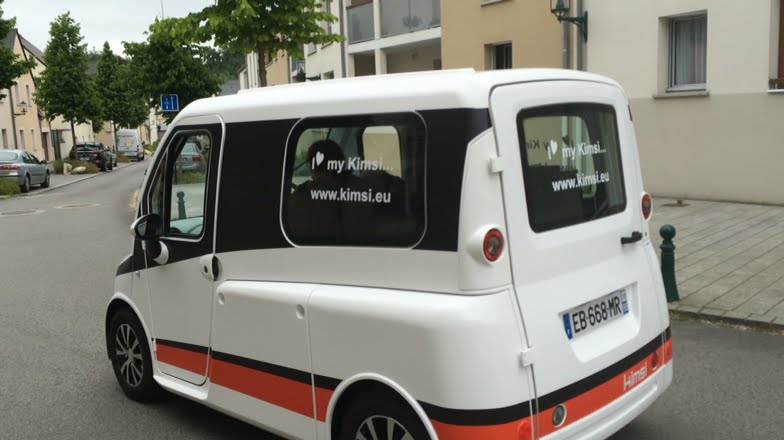 La Kimsi, 1re voiture qui se conduit sans quitter son fauteuil roulant