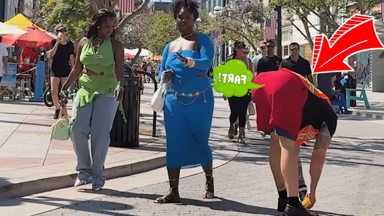 Пукать людям в лицо на публике!!