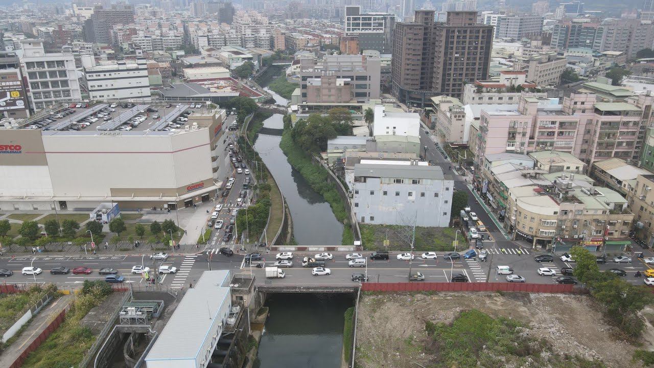空拍  新莊塭仔圳  COSTCO開始收費了,車子排到路口了20260208