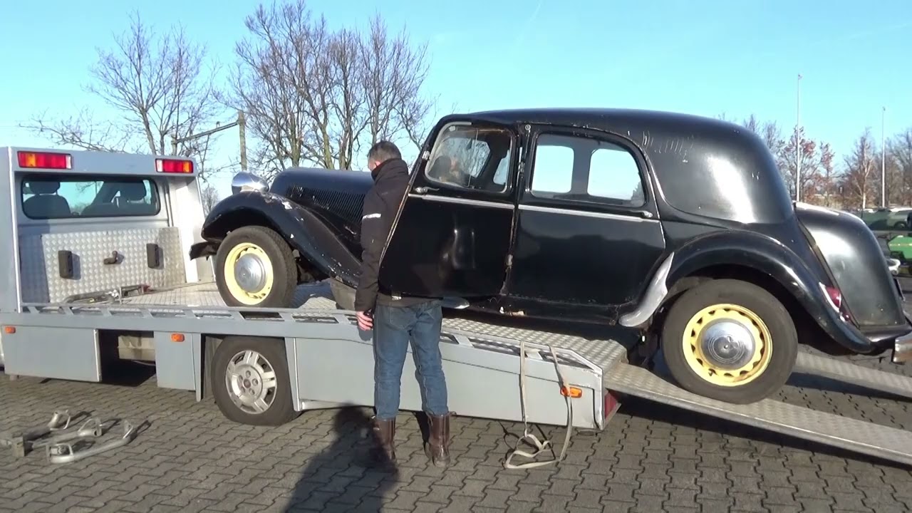 Ophalen Citroën Traction Avant 15 /6 1954 Marlog in Roosendaal