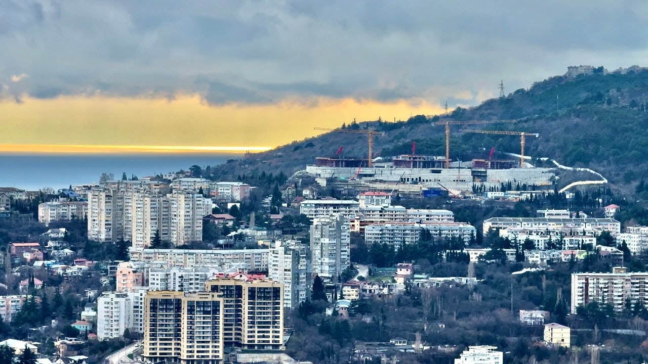 ЯЛТА. Что сейчас ПРОДАЮТ? Недвижимость в Крыму. Цены на топливо. Озеро Могаби. Крым 2025